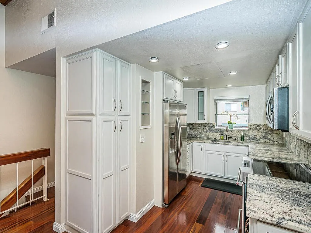 2 bed, 1088 sqft, $3,500 — Photo 2