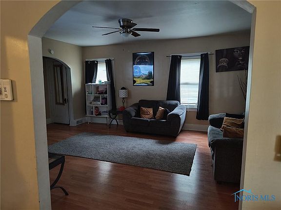 3rd image of 4118 Parrakeet Ave