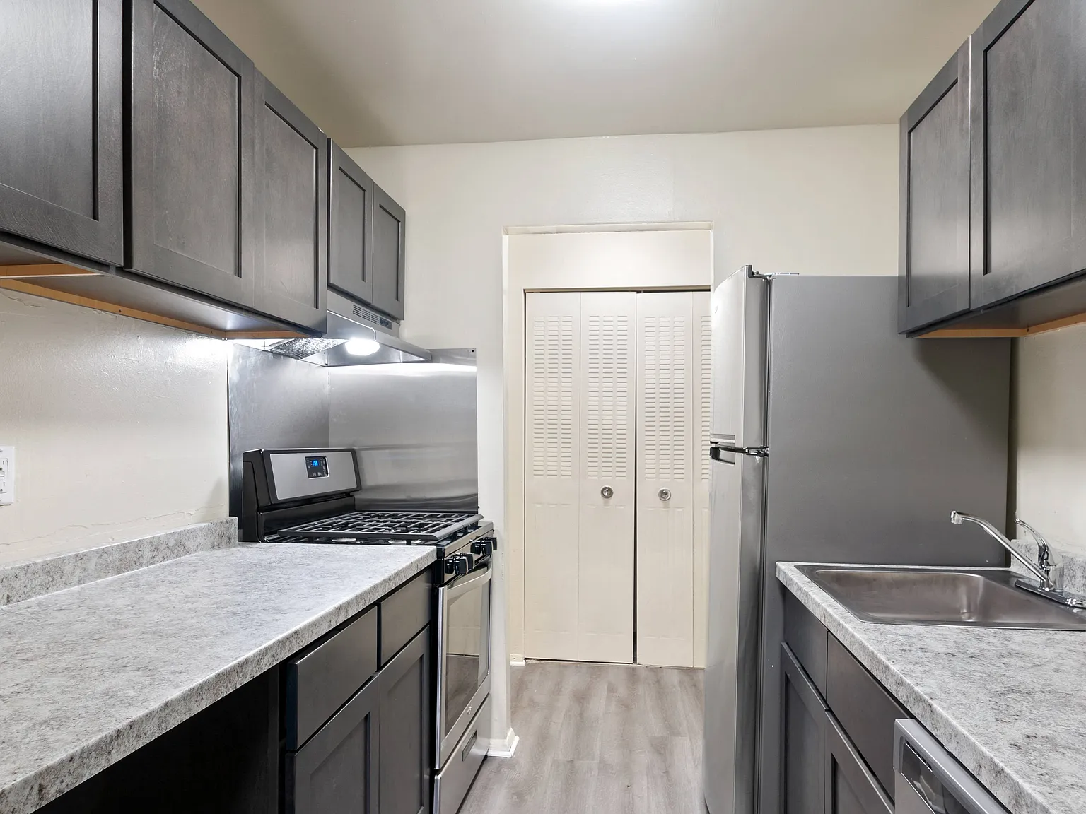 Pebble Hill Apartments — Photo 2