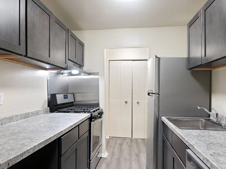 Pebble Hill Apartments — Photo 2