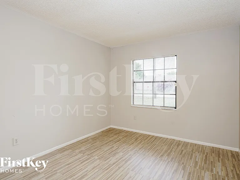 1389 Trollman Ave — Photo 13