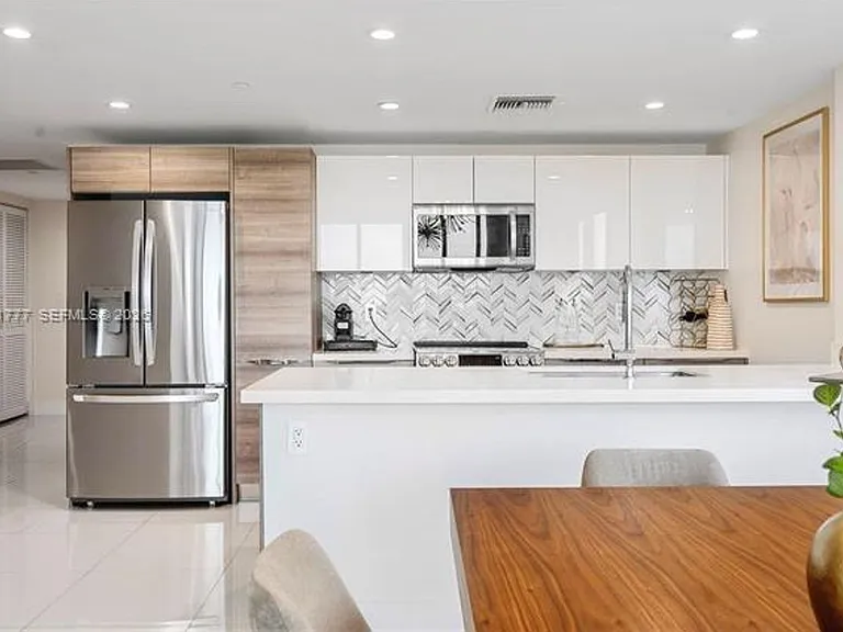 9940 W Bay Harbor Dr #5F — Photo 9