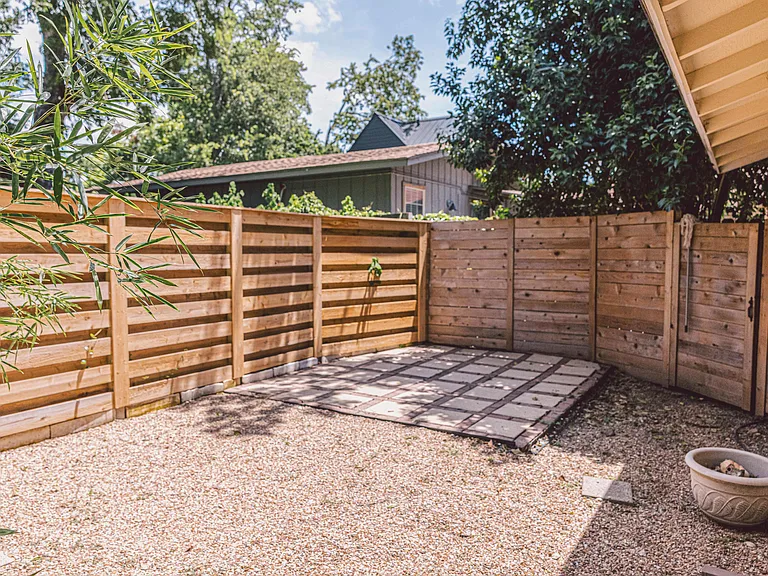 2519 Wilson St — Photo 13