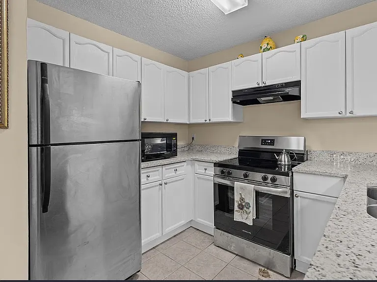 6240 April Pine Cir #F — Photo 9