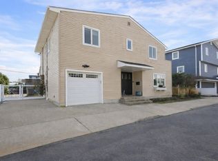 14 Vinton St, Long Beach, NY 11561