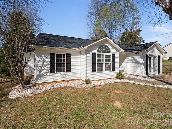 2nd image of 107 E Panther Creek Rd