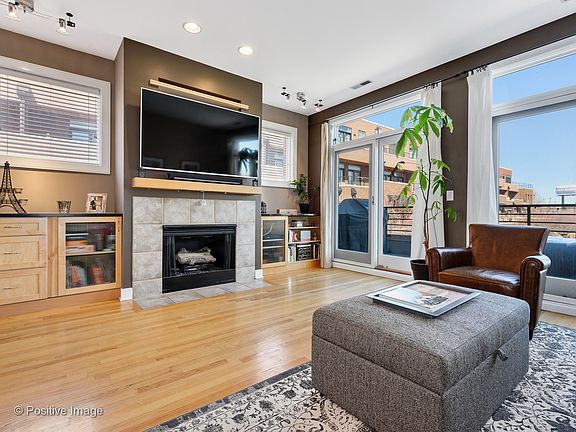 3rd image of 2929 N Western Ave #43E2