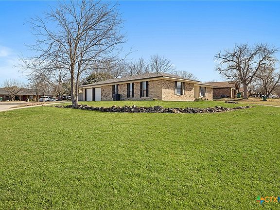 3rd image of 118 Forest Cir