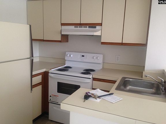 2nd image of 1600 Park Cir APT 209