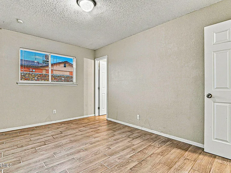 11524 Meadowbrook Dr — Photo 28