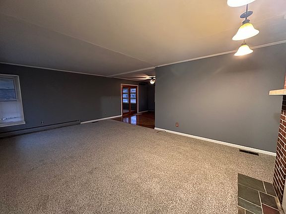 2nd image of 206 Oak Hill Dr