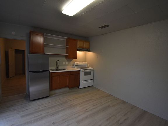 3rd image of 921 Oak Ter #A