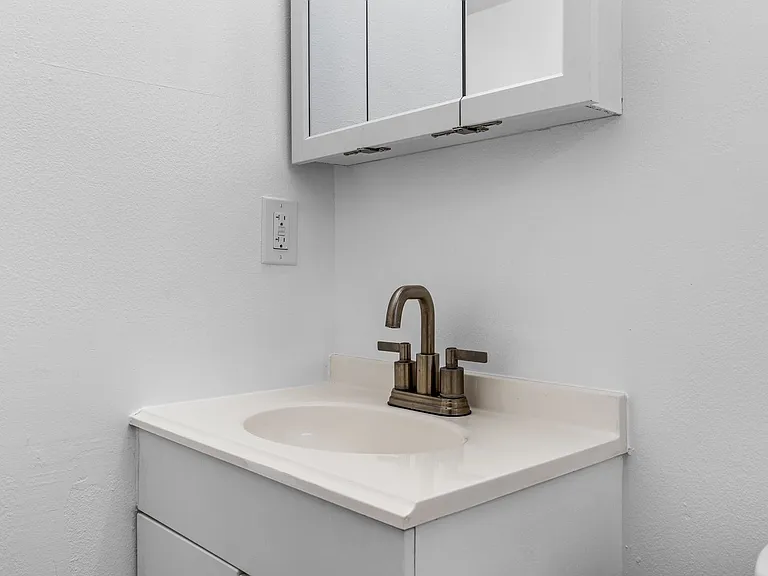 1168 E 10th St #224B — Photo 12