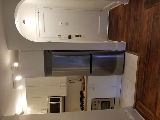 Rented by Avi Nash Associates | media 19