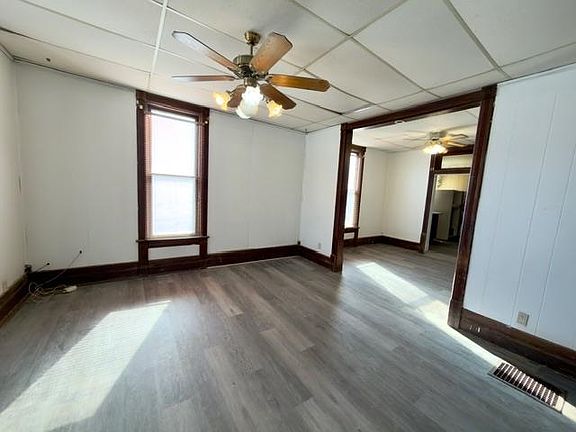 4th image of 415 N 4th Ave