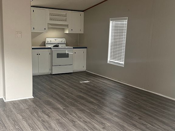 3rd image of 575 Northgate Cir