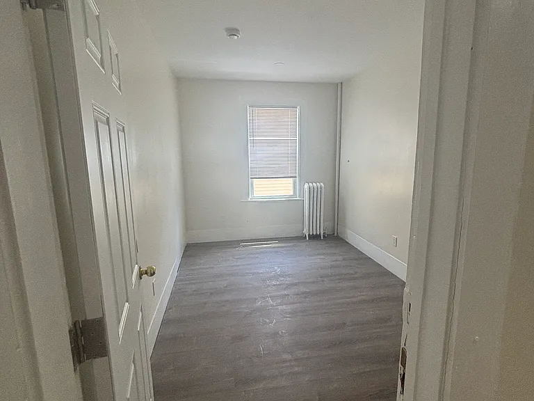 10 Howard St — Photo 13