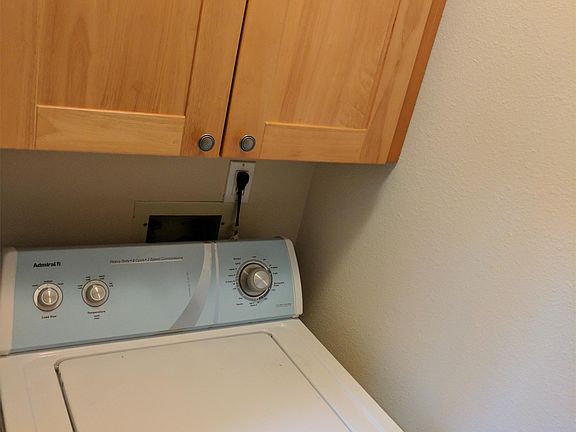 4th image of 2461 Creekside Ct