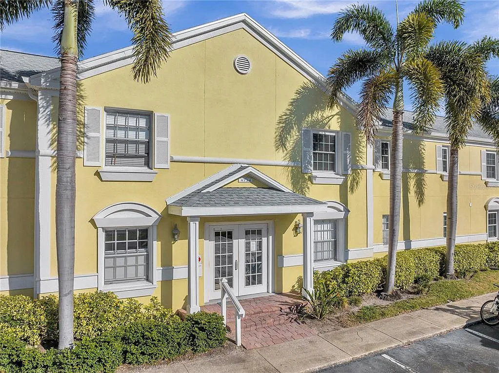 Building Photo - 4728 Beach Dr SE #A
