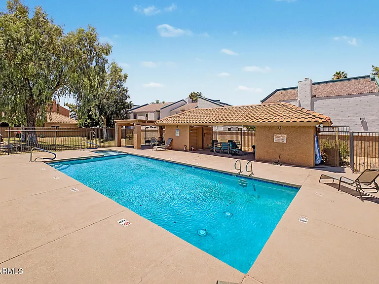 2084 N Sunset Dr — Photo 33