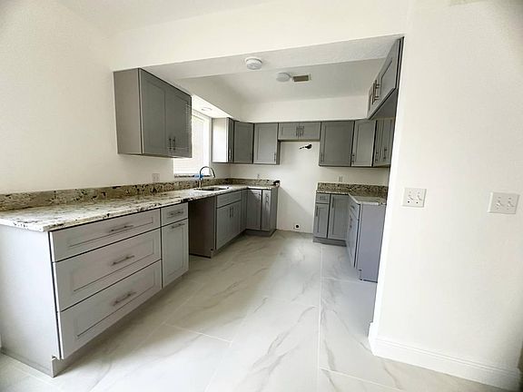 4th image of 1033 Goldenrod Rd