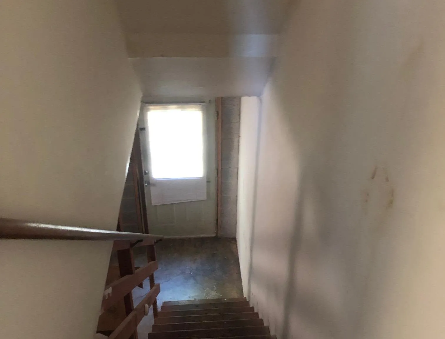 3 bed, 1.5 bath, 1152 sqft, $1,000 — Photo 2
