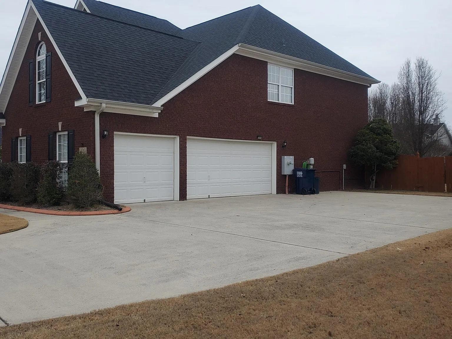 6 bed, 3439 sqft, $3,395 — Photo 2