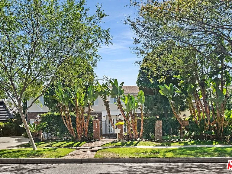 517 N Elm Dr — Photo 5