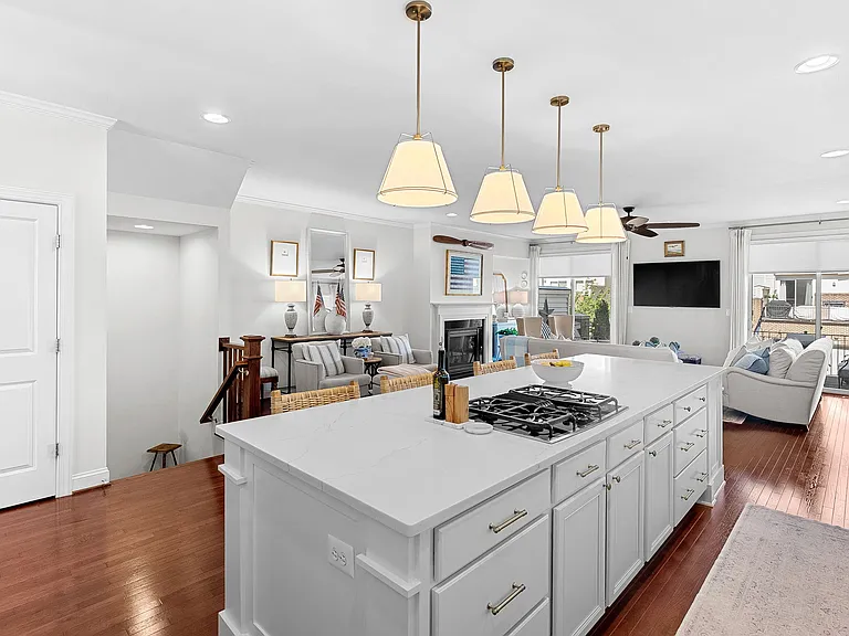 22840 Goldsborough Ter — Photo 14