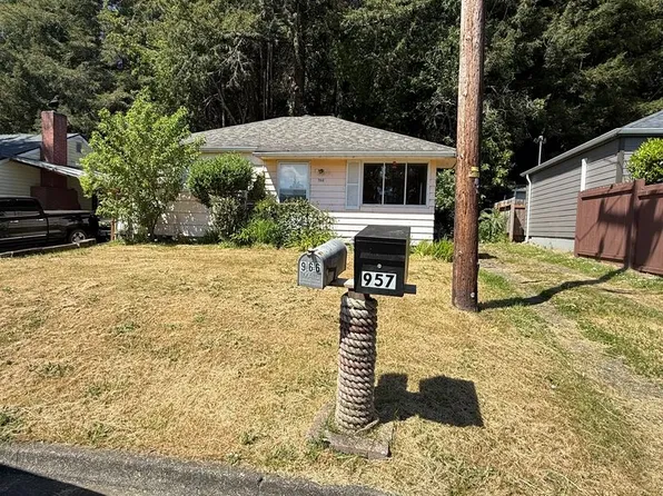 966 W 17th St, Coquille, OR 97423