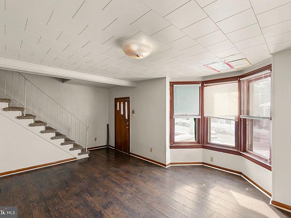 3rd image of 706 W King St