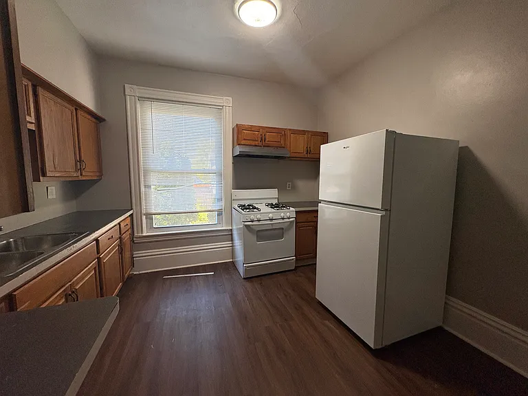 1557 Forrest Ave NE — Photo 3