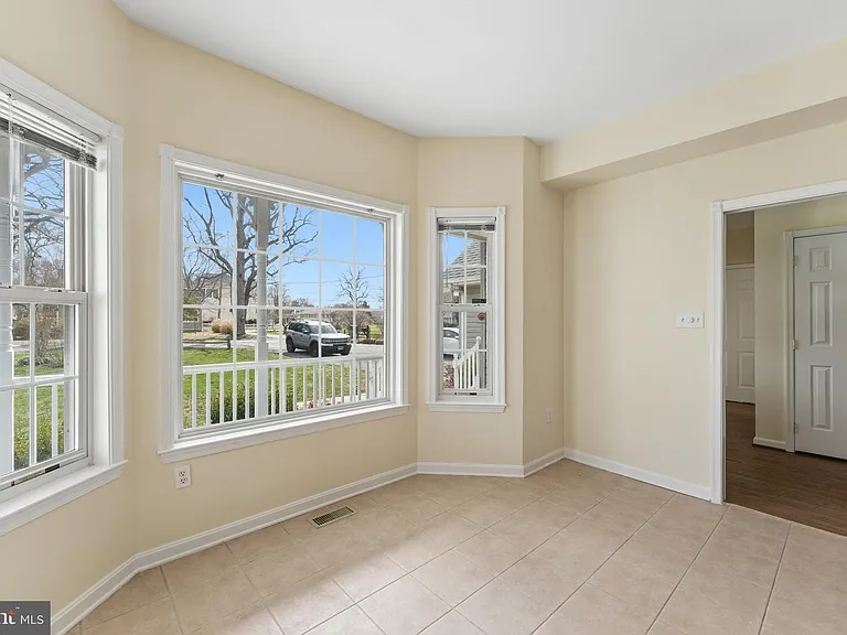 402 Linden Ave — Photo 10