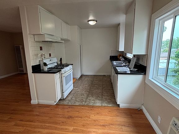4th image of 13545 Vanowen St APT 1