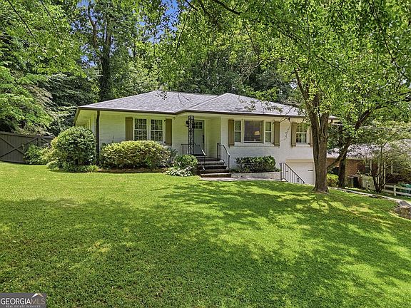 3rd image of 1535 Berkeley Ln NE