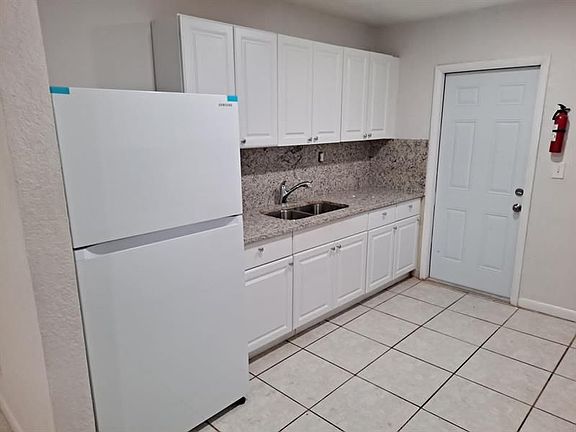4th image of 735 NW 14th Way #2