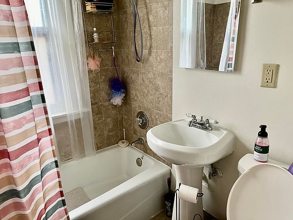 5th image of 962 N 37th St #964