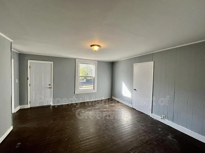 2 bed, 1.0 bath, 1012 sqft, $1,195 — Photo 2