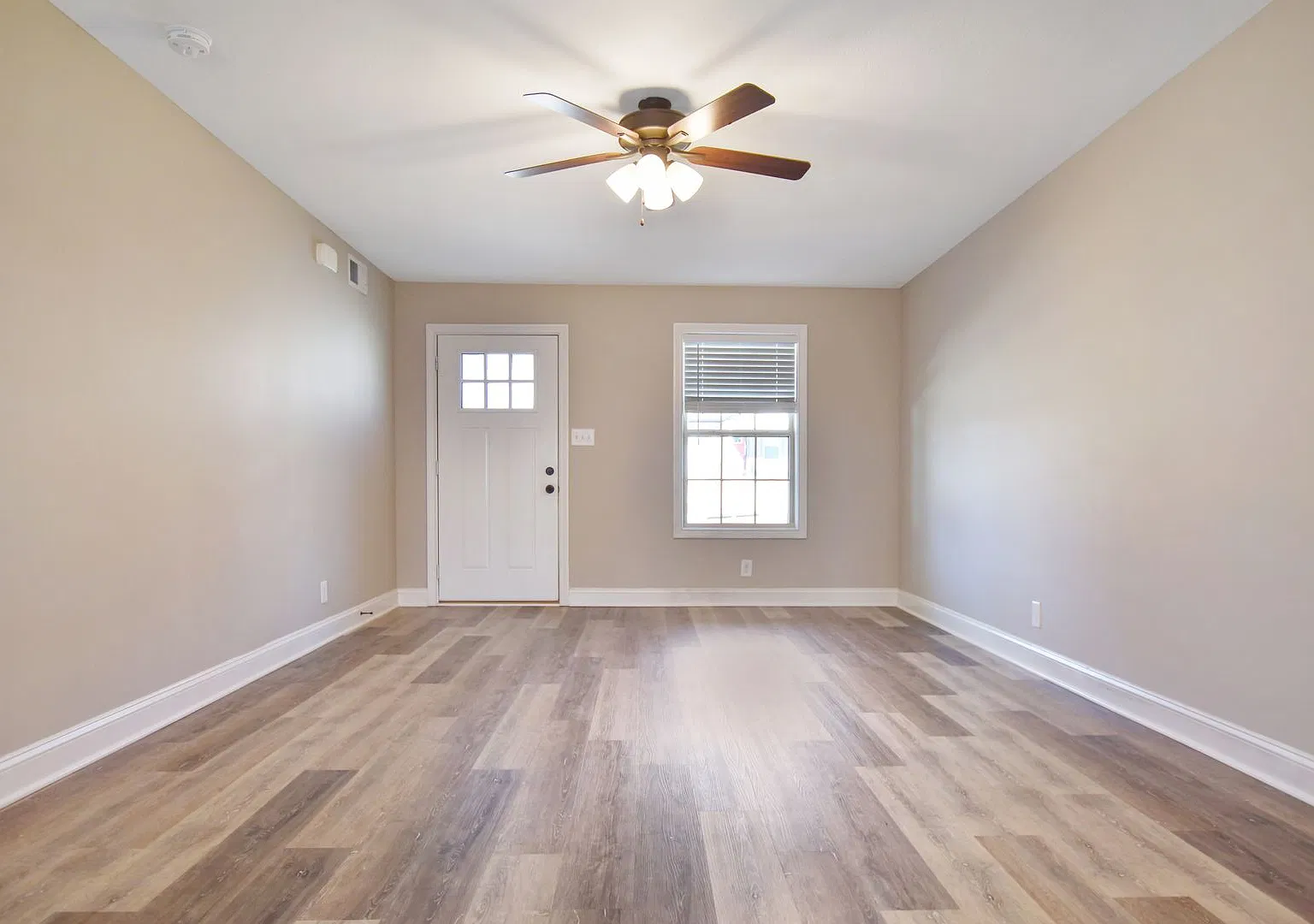 Pet Friendly Three Bedroom! — Photo 2