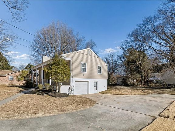4th image of 496 Windemere Rd