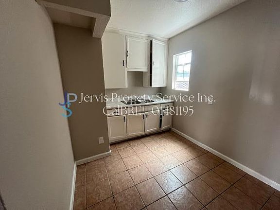 2nd image of 5437 Maywood Ave #6