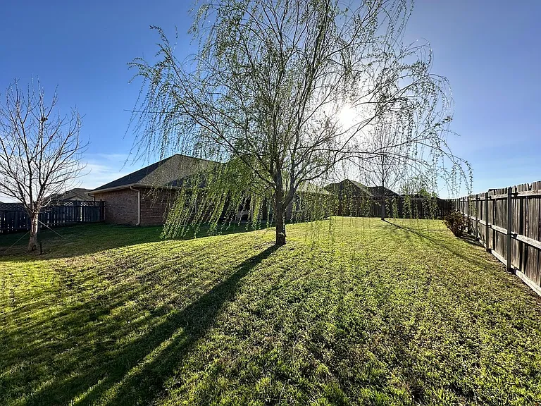1205 Alma Dr — Photo 33