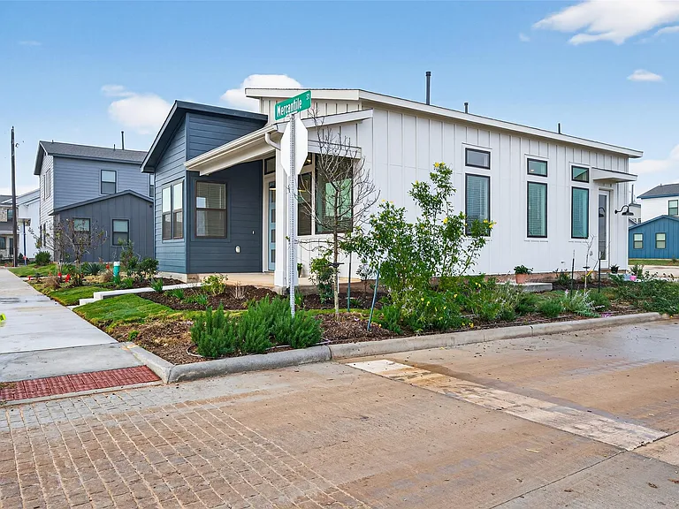 1213 Mercantile St — Photo 32
