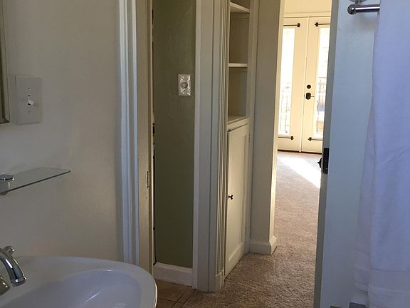 3rd image of 2200 Far Hills Ave #12UP