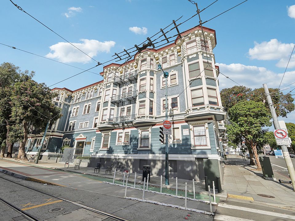 Side exterior view of the apartment building at 400 Duboce Ave, San Francisco, CA 94117, United States