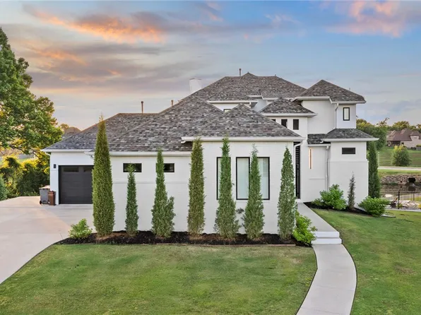 203 Cascade Cir, Cave Springs, AR 72718