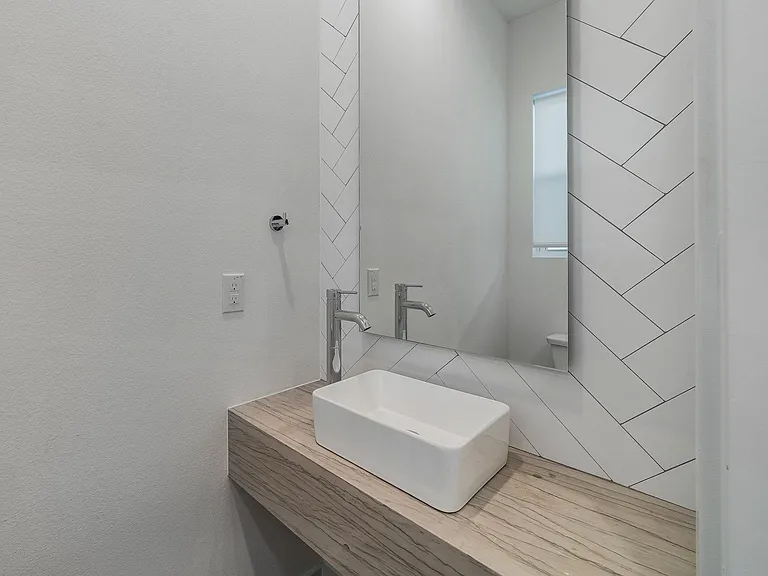 5931 Ross Ave #203 — Photo 7
