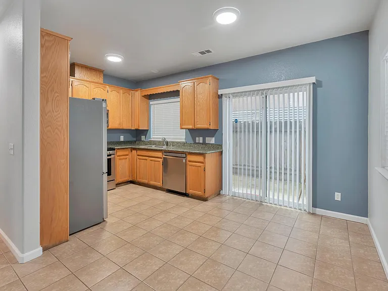 1061 Vermont Ave — Photo 9
