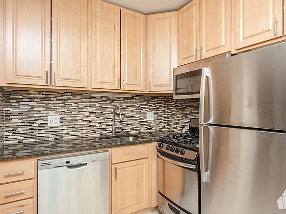 4th image of 1824 N Lincoln Park West 104 #104-104-10