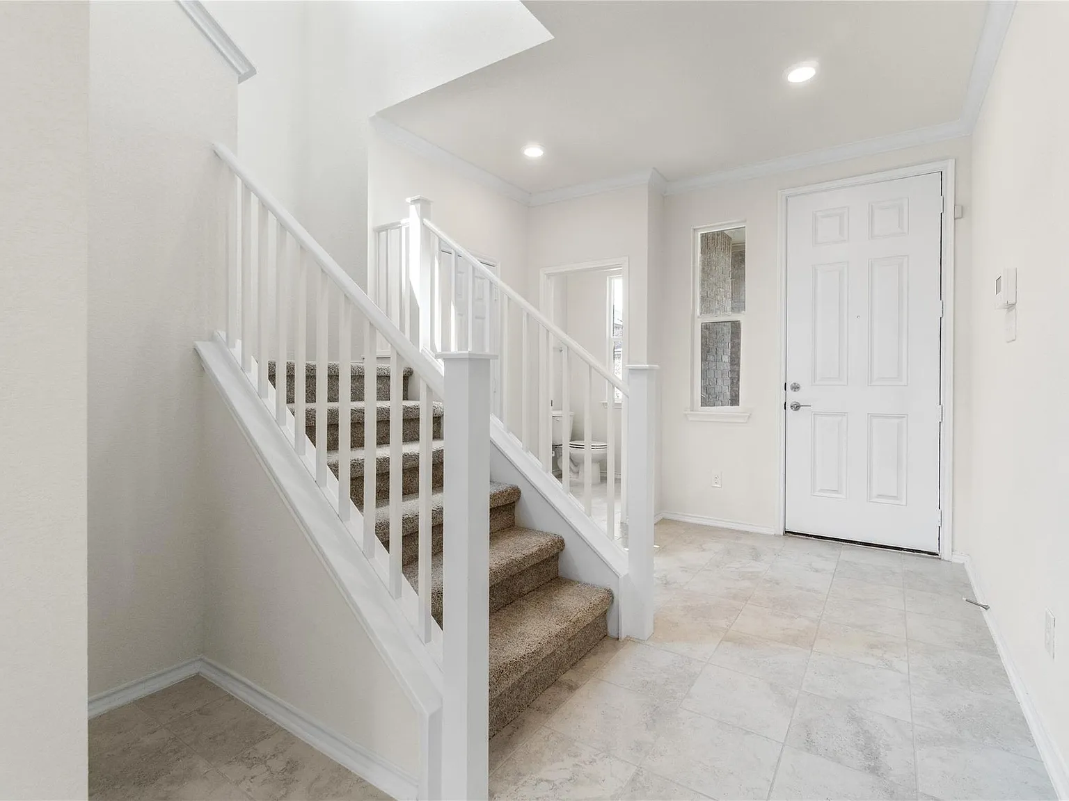 4 bed, 2.5 bath, 2466 sqft, $2,300 — Photo 4
